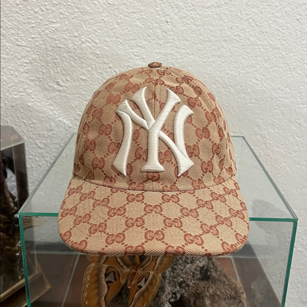 Gucci Brown Monogram Cap size57-61 cm medium/large